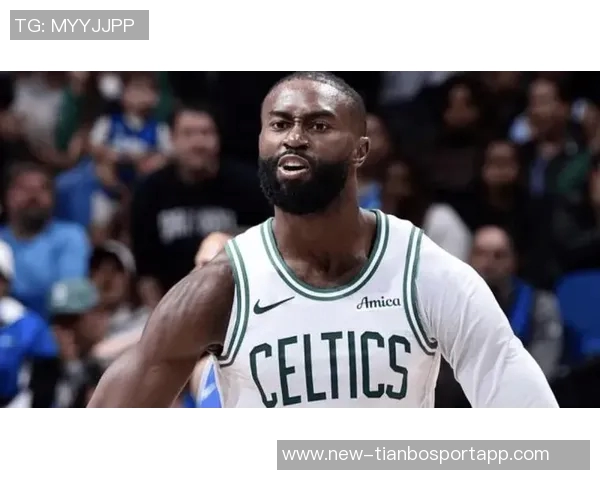 杰伦布朗半场表现抢眼13投6中贡献14分助力球队稳定火力 杰伦布朗半场表现抢眼13投6中贡献14分助力球队稳定火力