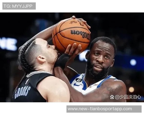 布克回应三分犯规争议称需查规则手册并提及狄龙被詹姆斯撞倒事件