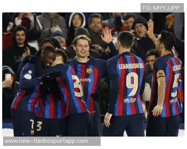 拉菲尼亚在社交媒体上向阿尔巴致敬感慨曾共战球场的荣耀时刻