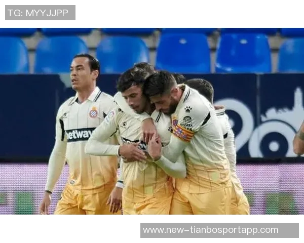 迷你罗替补登场上演U16国家队首秀父子同台的时刻即将到来