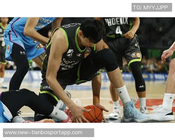 周琦内线强攻首开记录展现实力随即再度发力制造杀伤 周琦内线强攻首开记录展现实力随即再度发力制造杀伤