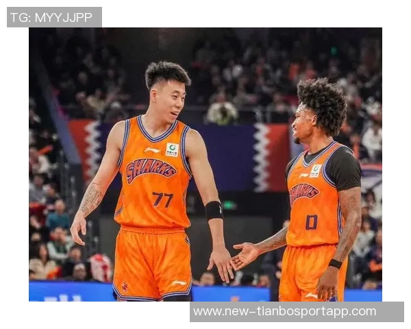 上海男篮兵强马壮王哲林张镇麟洛夫顿古德温弗格领衔全力冲击新赛季 上海男篮兵强马壮王哲林张镇麟洛夫顿古德温弗格领衔全力冲击新赛季