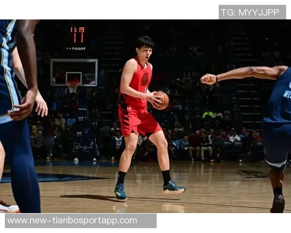 杨瀚森在第三节表现出色应该在第四节继续上场争取胜利