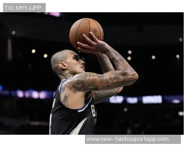 库兹马上半场表现抢眼9投7中砍下18分并罚球5中4助球队争胜