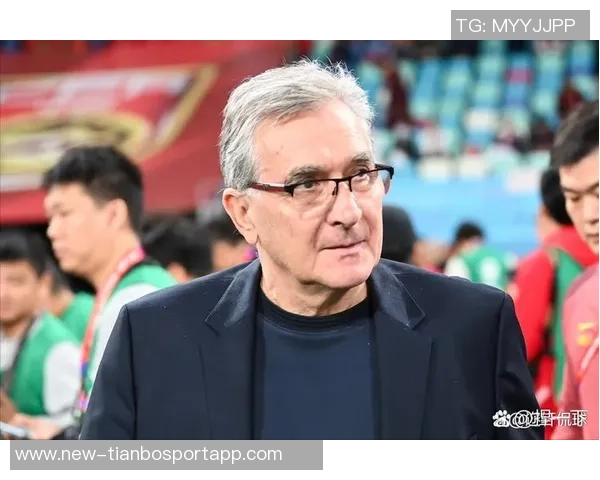 刘诚宇巧妙让球阿苏埃近距离射门被门将神奇扑出