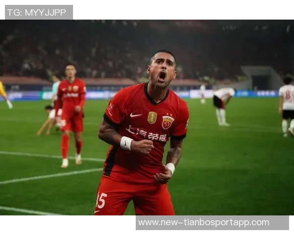 刘闻超带队海港在教学赛中以4-3逆转取胜莱昂纳多梅开二度助力球队